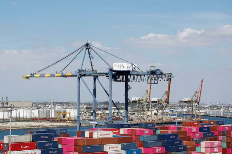 OMC eleva projeção de crescimento do comércio global para 3,9% em 2026