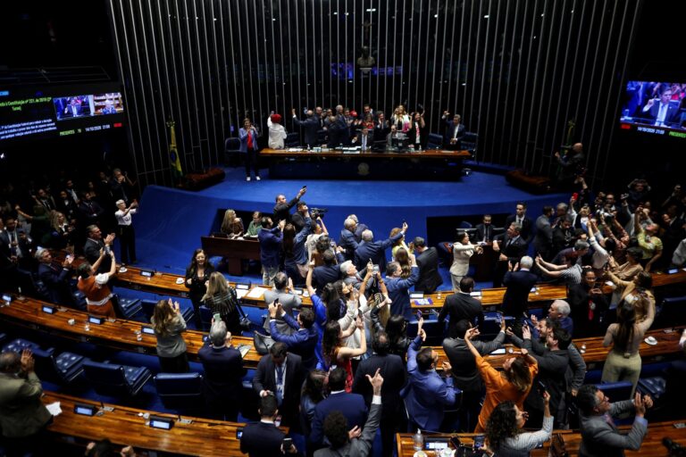 Senado aprova fim da escala 6×1 e reduz jornada para 40 horas semanais