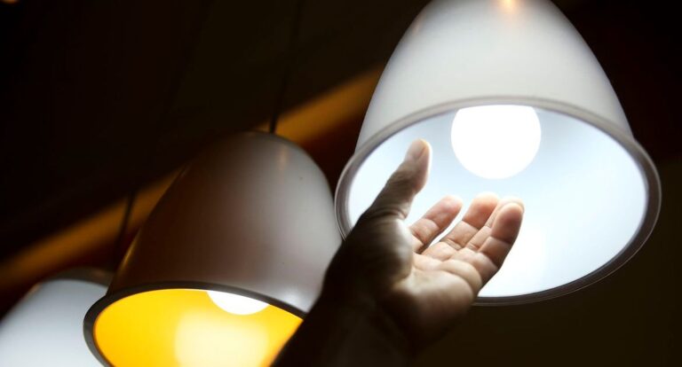 Onda de calor deve encarecer conta de luz dos brasileiros no verão