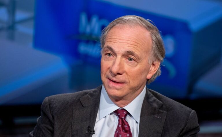 Ray Dalio alerta para risco de excesso de dívida e ações no mercado global