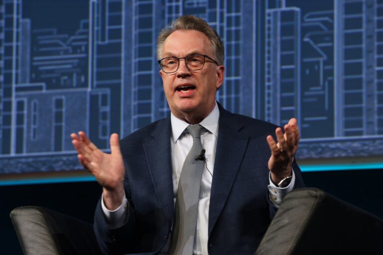 Presidente do Fed de Nova York descarta altas de juros em 2027 nos EUA