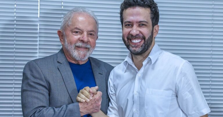 TSE suspende canal de WhatsApp do deputado André Janones criado para apoiar Lula
