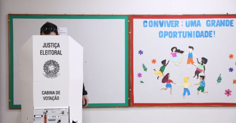 Brasil volta às urnas no dia 25 de outubro para escolher entre Flávio Bolsonaro e Lula