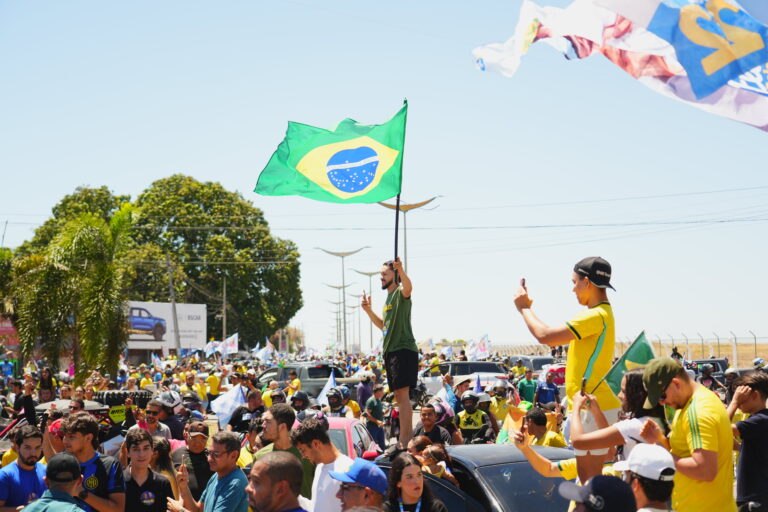 Colunista argumenta que voto de oposição não representa extremismo ideológico