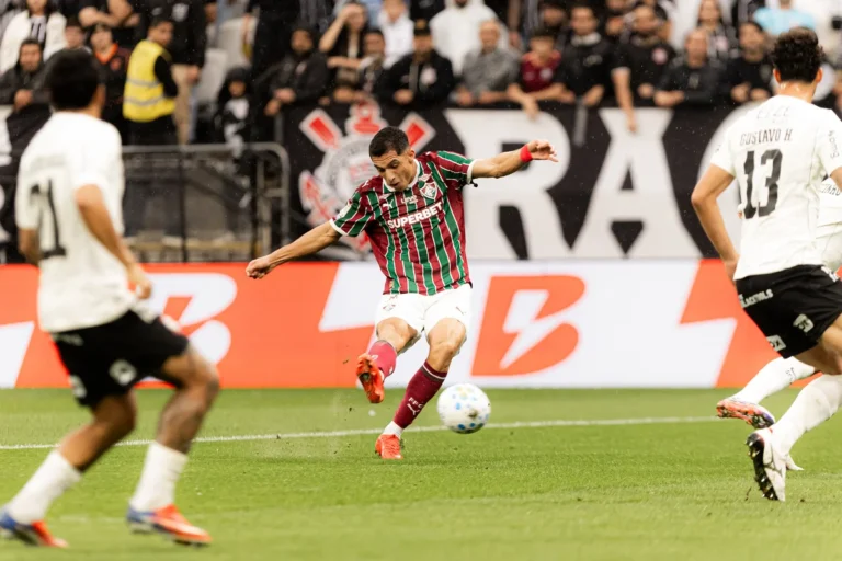 Fluminense enfrenta Coritiba para retomar G-4 do Brasileirão nesta quinta