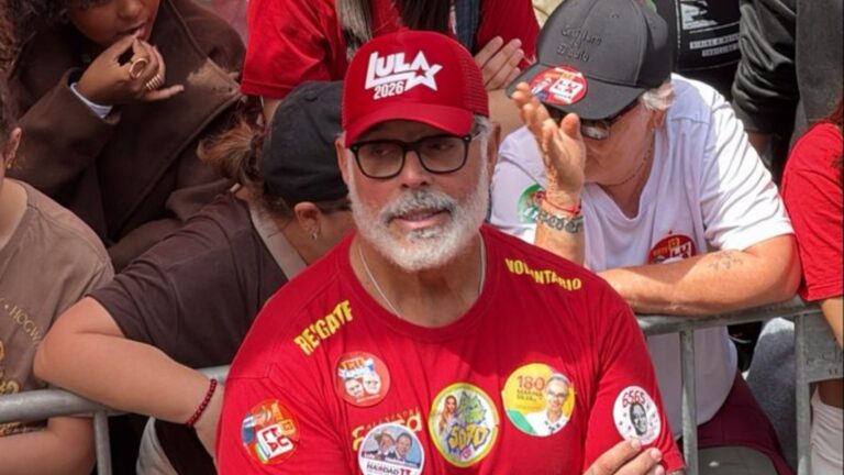 Alexandre Frota abandona bolsonarismo e reaparece em manifestação pró-Lula em São Paulo