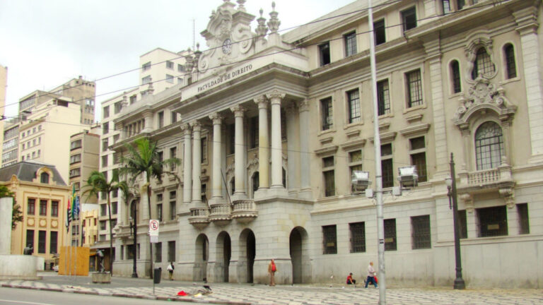 Juristas assinam manifesto pela democracia antes do segundo turno