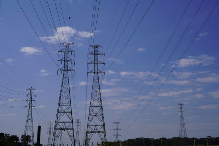 IPCA-15 fecha outubro em 0,32% e fura teto da meta em 12 meses
