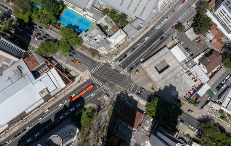 Curitiba implanta bloqueios e mudanças de trânsito em três bairros nesta quinta