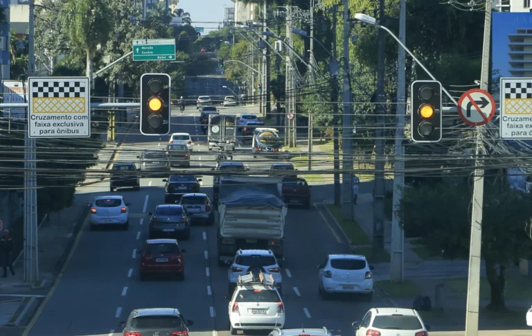 Prefeitura de Curitiba interdita Rua Silveira Peixoto para restauração de pavimento