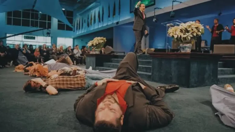 Teólogos divergem sobre significado de cair no espírito em rituais pentecostais