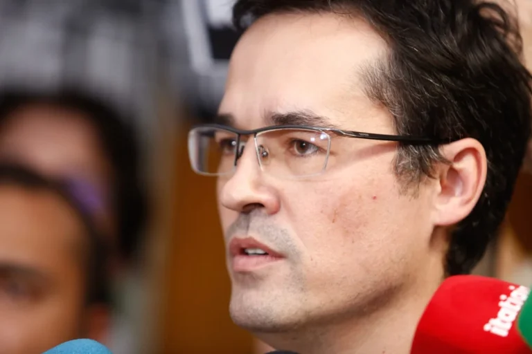 Deltan diz que documentos de Lula entregues ao TSE não têm dados fiscais