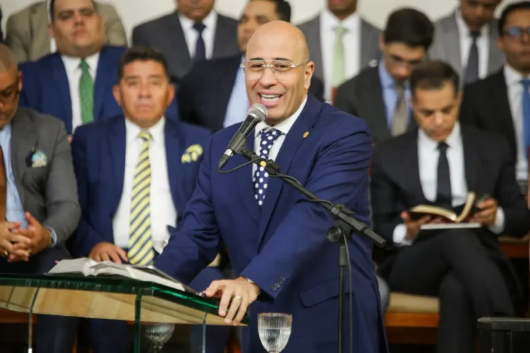 Pastor Oseias de Madureira disputa reeleição após parada cardíaca e cinco cirurgias