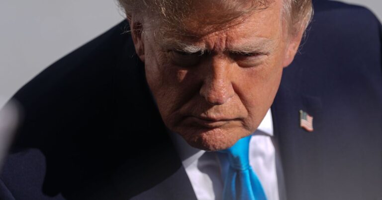 Trump questiona eleição brasileira mas negocia com Lula