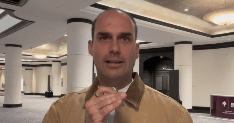 Eduardo Bolsonaro questiona virada de Lula em vídeo em inglês
