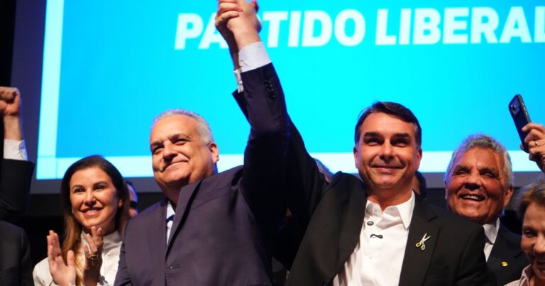 TSE suspende propagandas de Lula que ligam Flávio e Gaspar a escândalos
