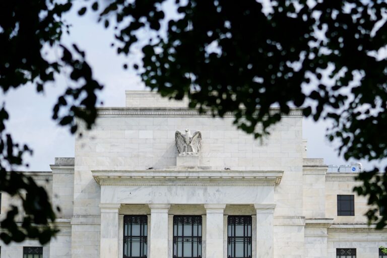 Federal Reserve mantém juros entre 3,75% e 4% em decisão unânime
