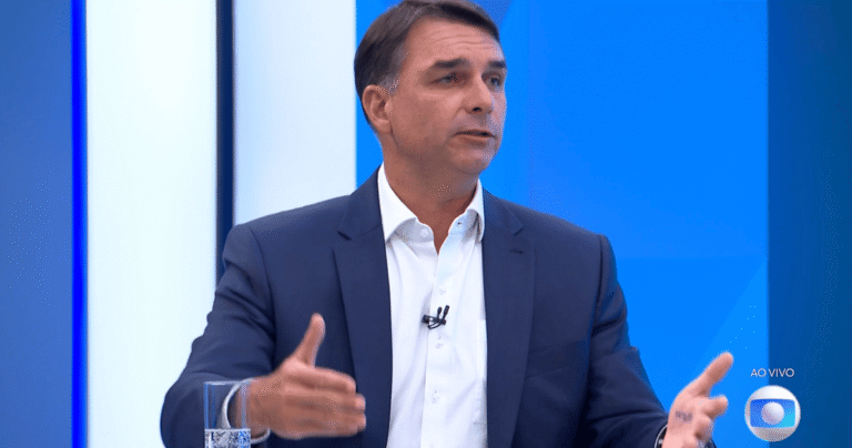 Flávio Bolsonaro defende dinheiro de Vorcaro para filme Dark Horse como privado e lícito