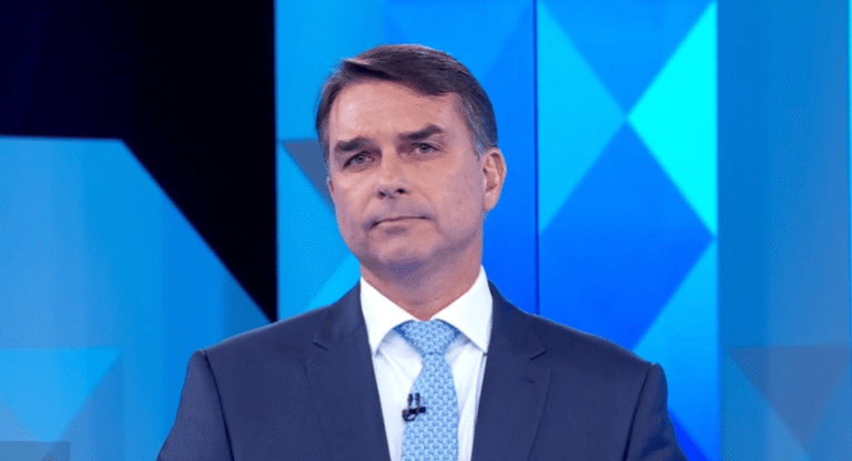 PT teme pressão internacional com ida de Flávio Bolsonaro aos EUA