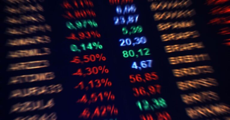 Mercado vive volatilidade após anúncios de gastos públicos, diz analista