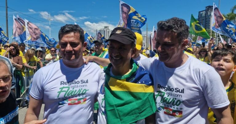 Governadores do Sul apoiam Flávio Bolsonaro em motociata em Florianópolis