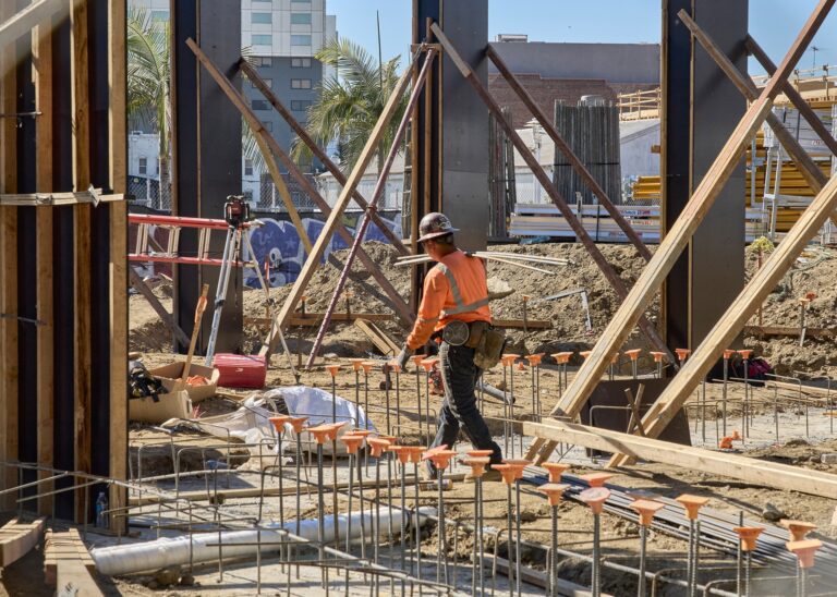 Investimentos em construção nos EUA sobem 0,9% em agosto