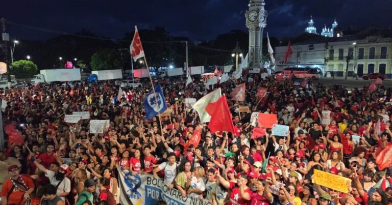 Estudantes entram no terceiro dia de manifestações pró-Lula em ao menos 8 estados