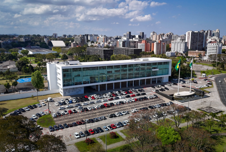 Governo do Paraná divulga funcionamento dos serviços no feriado de 12 de outubro
