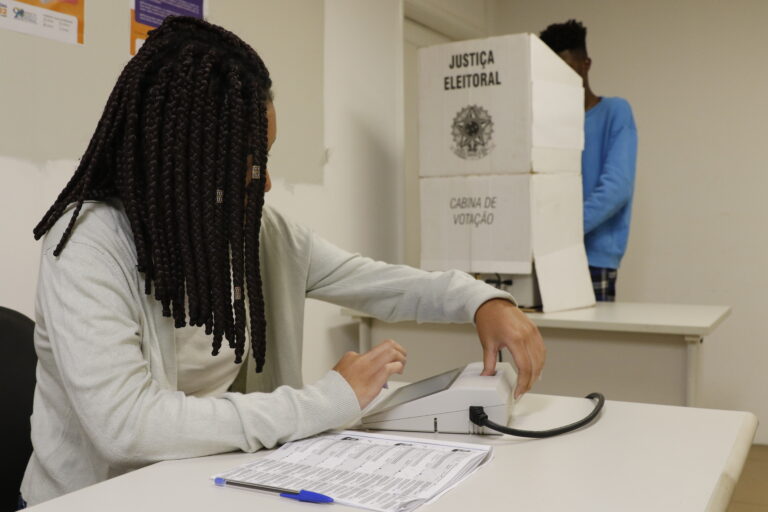 Mesários das eleições 2026 devem chegar antes das 7h para preparar seção