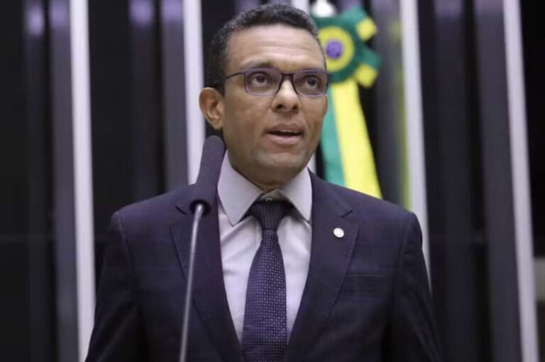 Otoni de Paula oficializa apoio a Lula no segundo turno após derrota