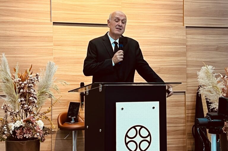 Pastor Renato Vargens critica pesquisa que monitorou cultos e missas na internet