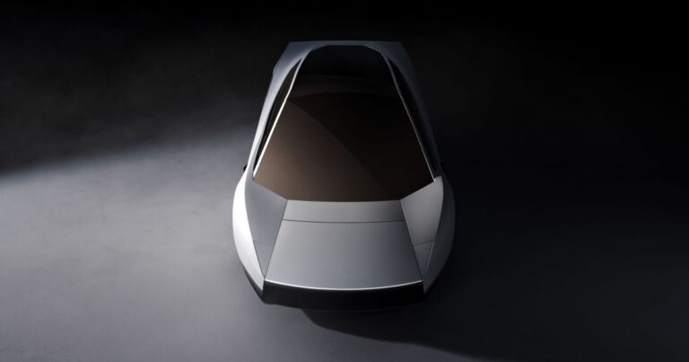 Tesla cobra até R$ 1,2 milhão para reservar novo Roadster sem preço final