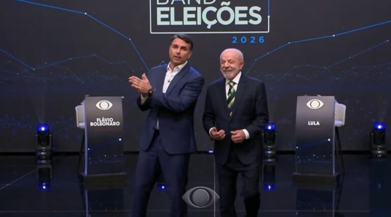 Lula recusa aproximação de Flávio e ataca família Bolsonaro em debate na Band