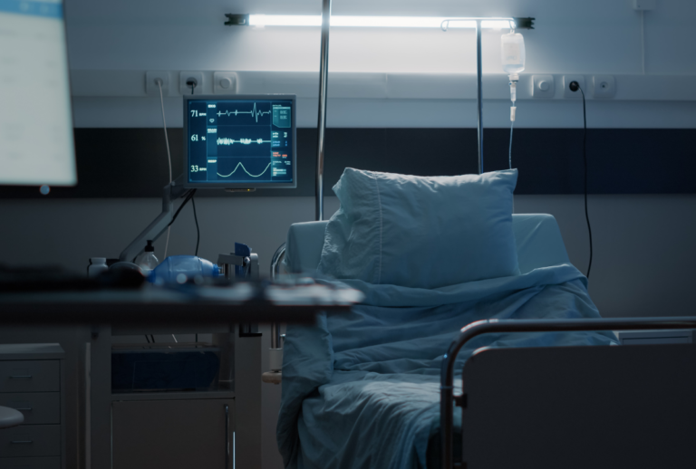 Escritora recupera mobilidade após coma com reabilitação e exercícios físicos
