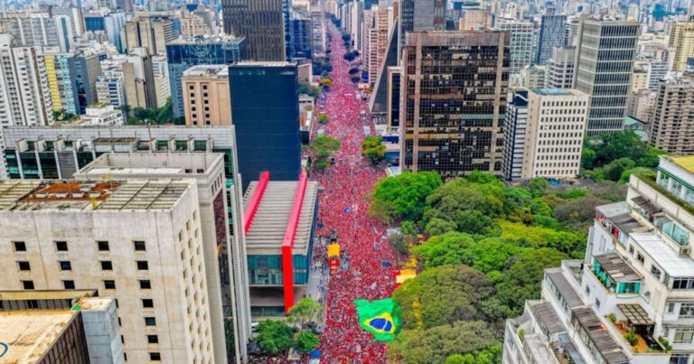TSE manda Flávio Bolsonaro remover vídeo falso sobre consumo de drogas em ato pró-Lula