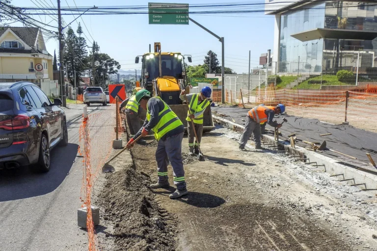 Curitiba interdita duas quadras da Rua Dr. Roberto Barrozo para obras de mobilidade