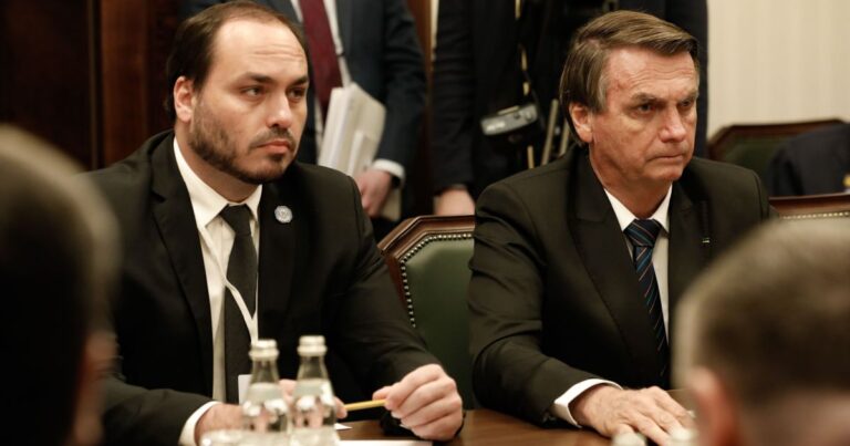 Flávio Bolsonaro diz que pai ficou aliviado com eleição de Carlos ao Senado