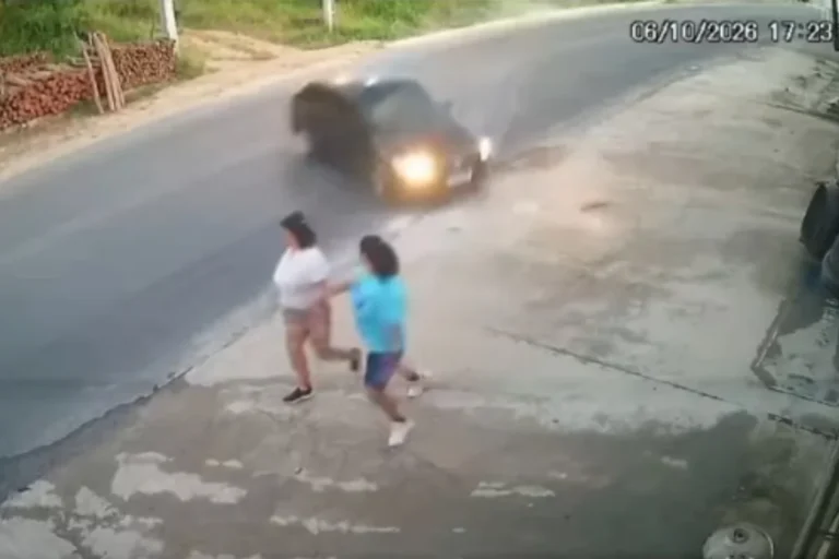 Carro desgovernado atropela duas irmãs na PE-88 em Orobó