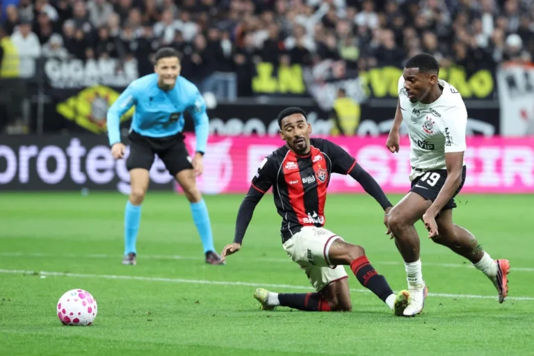 Corinthians e Vitória empatam na Neo Química Arena pela 31ª rodada