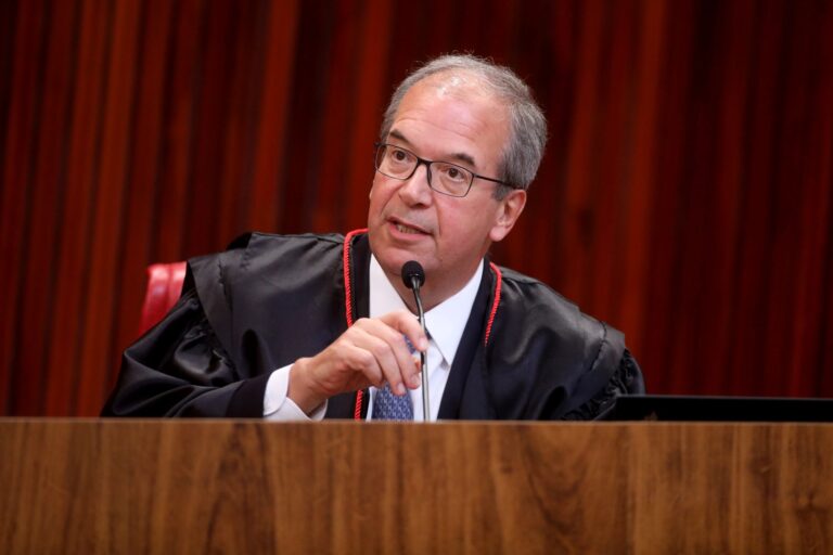Corregedor do TSE derruba decisão de Nunes Marques e libera canal Exército do Lula