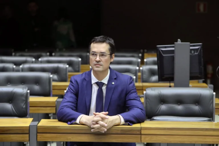 TSE julga validade da candidatura de Deltan Dallagnol eleito ao Senado