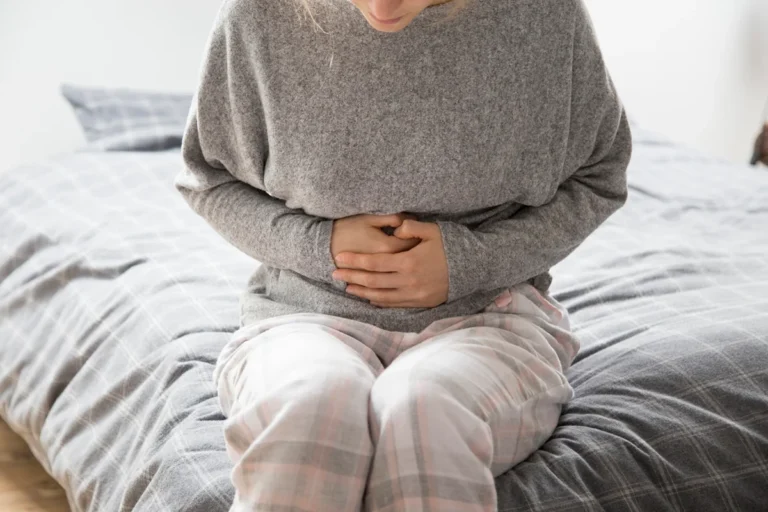 Médica explica disorgasmia, fenômeno que causa cólicas após orgasmo