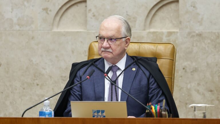 Fachin suspende decisões sobre afastamento de diretor da Polícia Federal