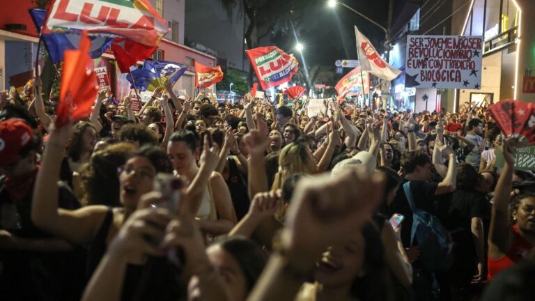 Colunista aponta polarização como obstáculo ao desenvolvimento econômico do Brasil