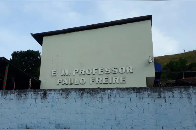 Prefeitura de Coronel Fabriciano propõe tirar Paulo Freire do nome de escola