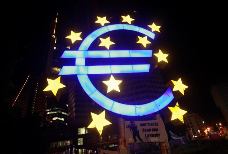 Zona do euro registra déficit comercial de 6,8 bilhões de euros em agosto