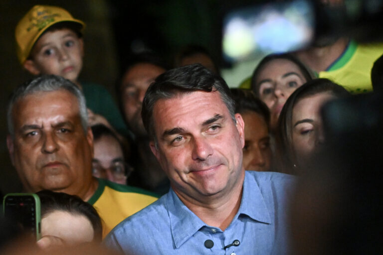 Flávio Bolsonaro propõe aumentar mandato presidencial para seis anos