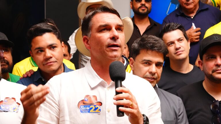 Flávio Bolsonaro condiciona sigilo à abertura de dados de Marcola e Janja