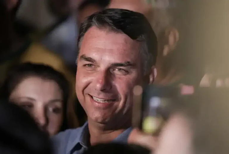 Flávio Bolsonaro vence segundo turno no Japão com 80,08% dos votos