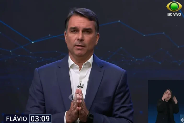 Flávio Bolsonaro promete redução rápida de juros se eleito presidente